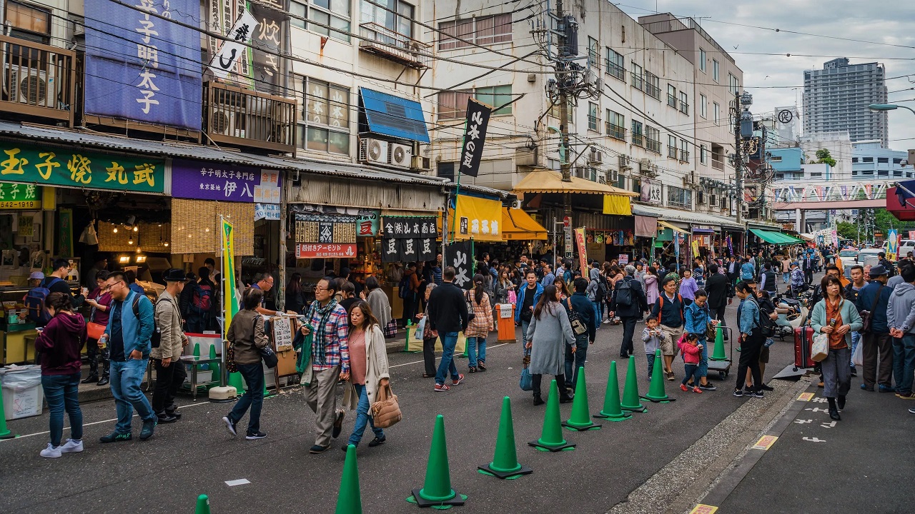 Wisata Kuliner di Jepang: Dari Pasar Tsukiji hingga Jalan-Jalan Osaka