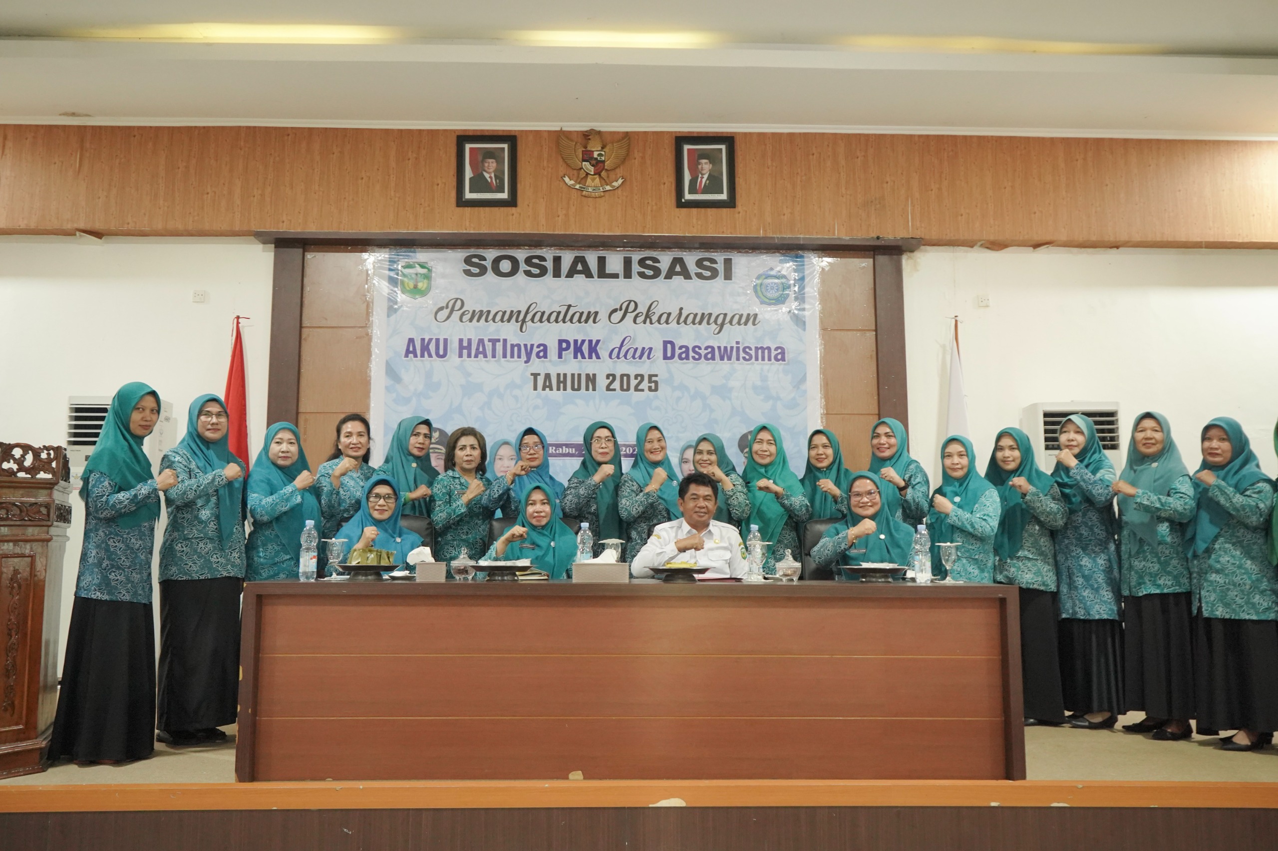 Foto: Tim Penggerak PKK menggelar Sosialisasi Pemanfaatan Pekarangan Aku Hatinya PKK di Aularumah Jabatan Bupati Luwu, Kelurahan Pammanu Kecamatan Belopa Utara, Rabu (28/5/2025).